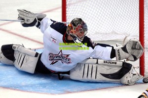 星空体育app：首钢鏖战险胜强敌 雅尼斯盛赞球队坚韧表现