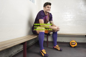 星空体育app-周鹏眼部遭侵犯裁判未予吹罚 CBA半决赛关键判罚再引巨大争议